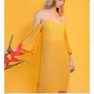 NWT - ELLIATT Marigold Midi Dress with Pleats - FABULOUS!